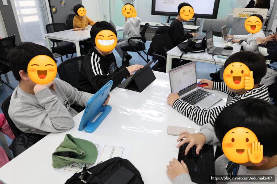 AI 미래직업체험 (AI와 친해지기 / 프롬프트 엔지니어) 수업 현장 사진 2
